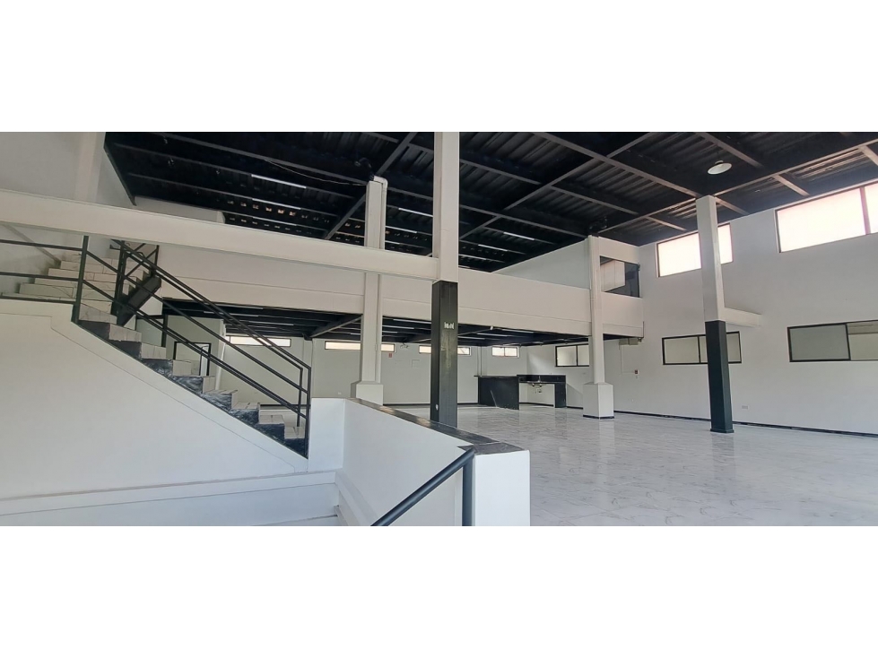 La Ofelia, Local Comercial, 380 m2, 10 parqueaderos. - 3