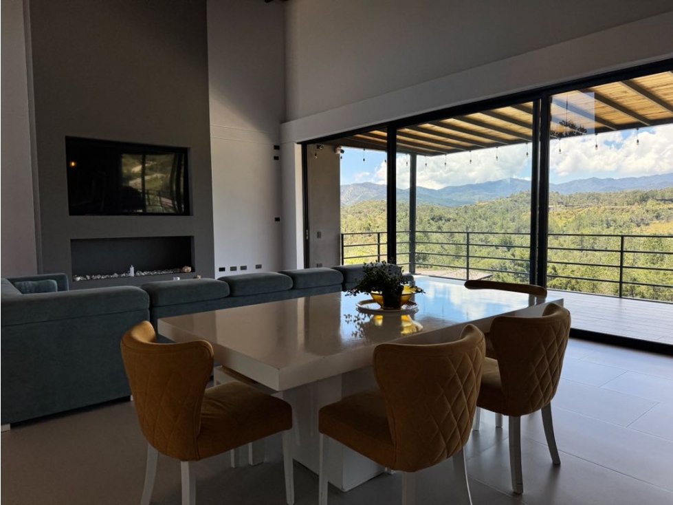 (LA) Venta | Casa con amplitud y diseño excepcional en el Retiro — foto 3