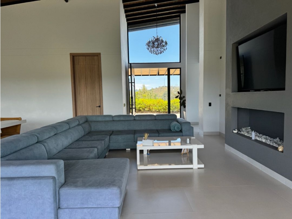 (LA) Venta | Casa con amplitud y diseño excepcional en el Retiro — foto 5