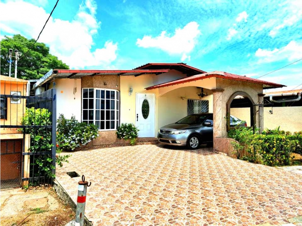CASA EN VENTA EN LAS LOMAS CON AMPLIO TERRENO - 3