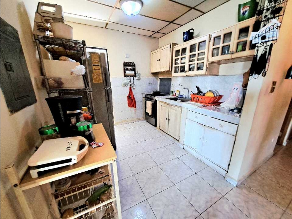 CASA EN VENTA EN LAS LOMAS CON AMPLIO TERRENO - 6