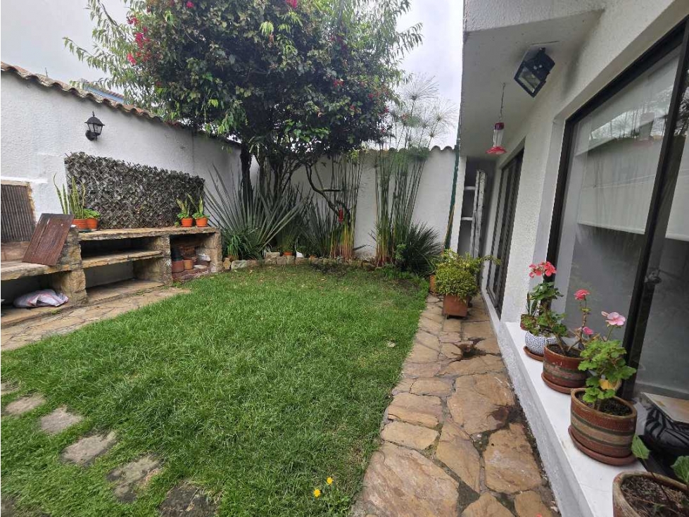 LAS VILLAS VENTA HERMOSA CASA CON JARDIN INT Y EXT 4HAB 3PARQ $1200M — foto 2