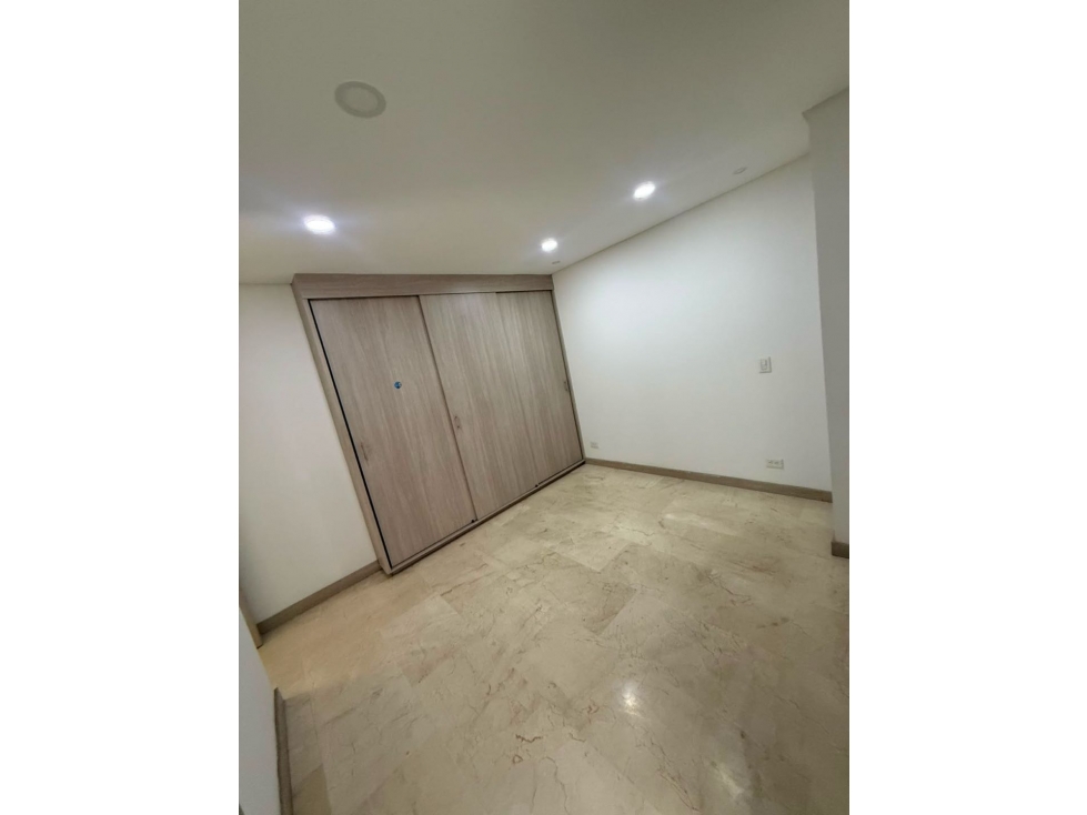 Laureles - Apartamento de 110 m² con 3 balcones y ascensor | $950M — foto 4
