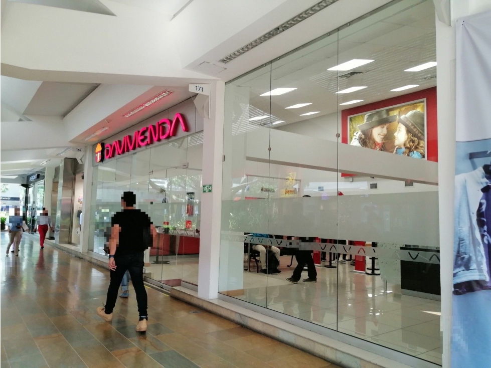 LC 171 CIUDADELA COMERCIAL UNICENTRO CL 13 O AV PASOANCHO 89 240 460 — foto 2