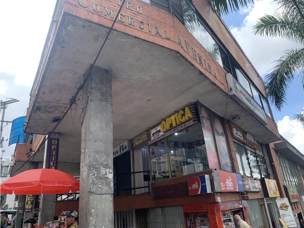 LC 8 202 AV LAS PALMAS C C AVENIDA CR 8 - 1