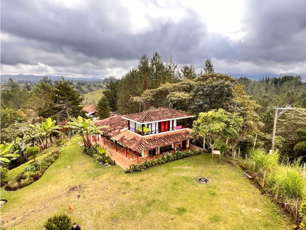 LINDA CASA COLONIAL CON EXCELENTE UBICACIÓN EN VENTA - CARMEN VIBORAL. — foto 3