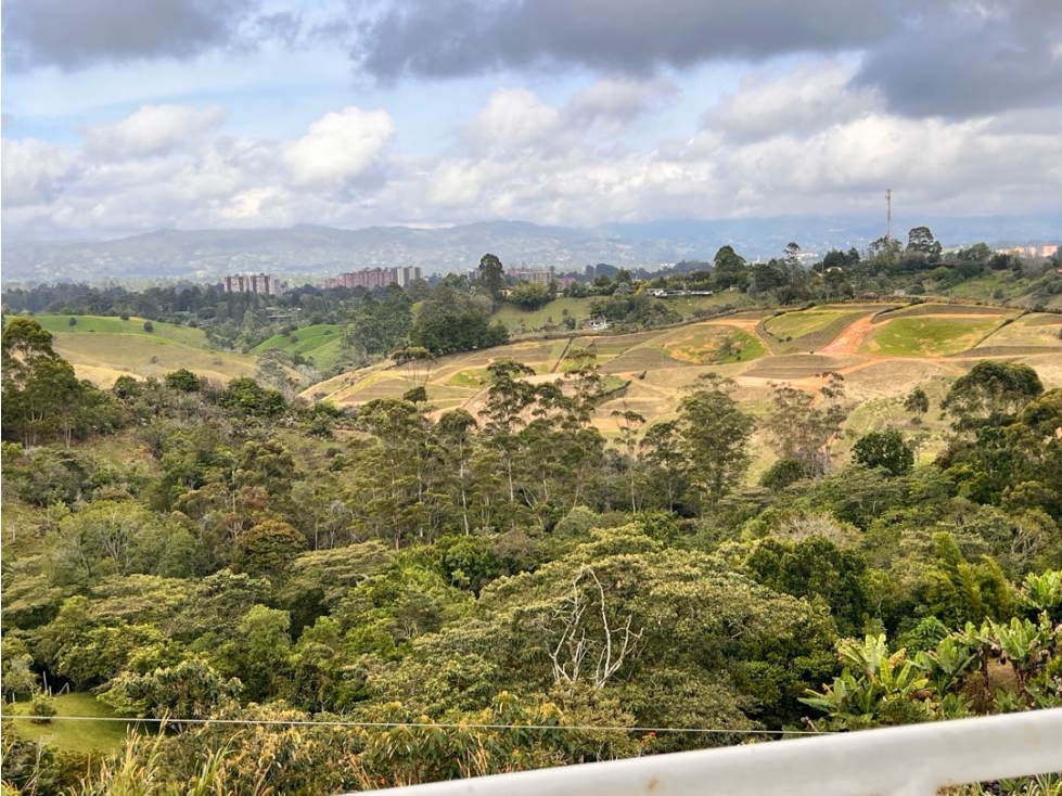 LINDA CASA COLONIAL CON EXCELENTE UBICACIÓN EN VENTA - CARMEN VIBORAL. — foto 4