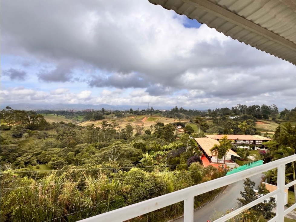 LINDA CASA COLONIAL CON EXCELENTE UBICACIÓN EN VENTA - CARMEN VIBORAL. — foto 5