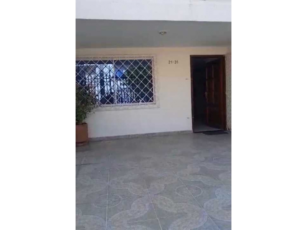 Linda casa de 2 niveles, 160m2, terraza en 3er piso, rodadero sur - 2