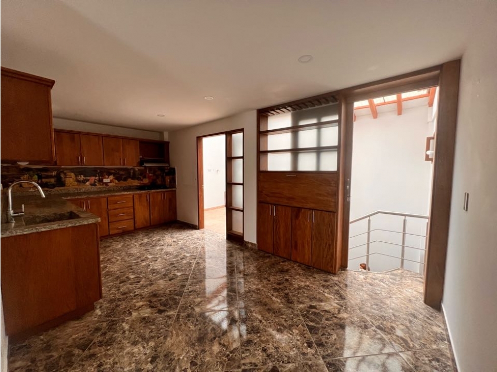 LINDA CASA DE PRIMER NIVEL EN VENTA EN EL CARMEN DE VÍBORAL - - 2