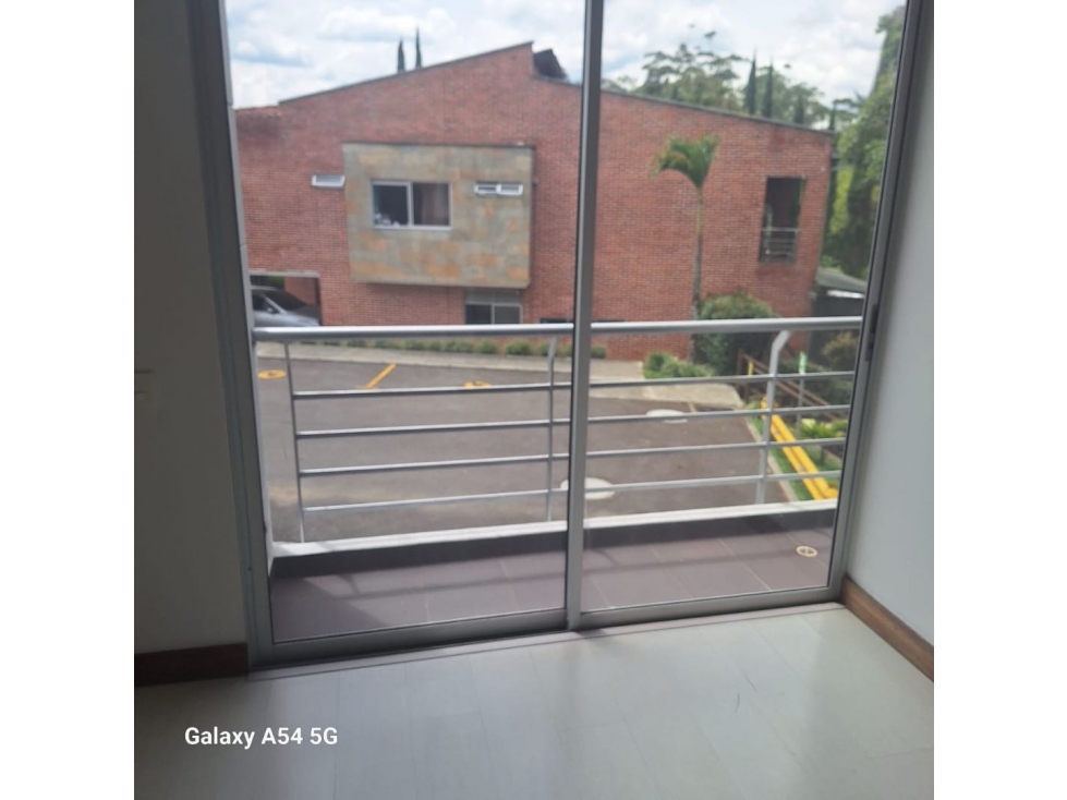 LINDA CASA EN ENVIGADO TRANSVERSAL INTERMEDIA EXCELENTE UNIDAD — foto 4