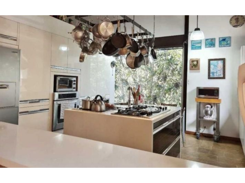 LINDA CASA EN LAS PALMAS CON UN LOTE DE 7.600m2