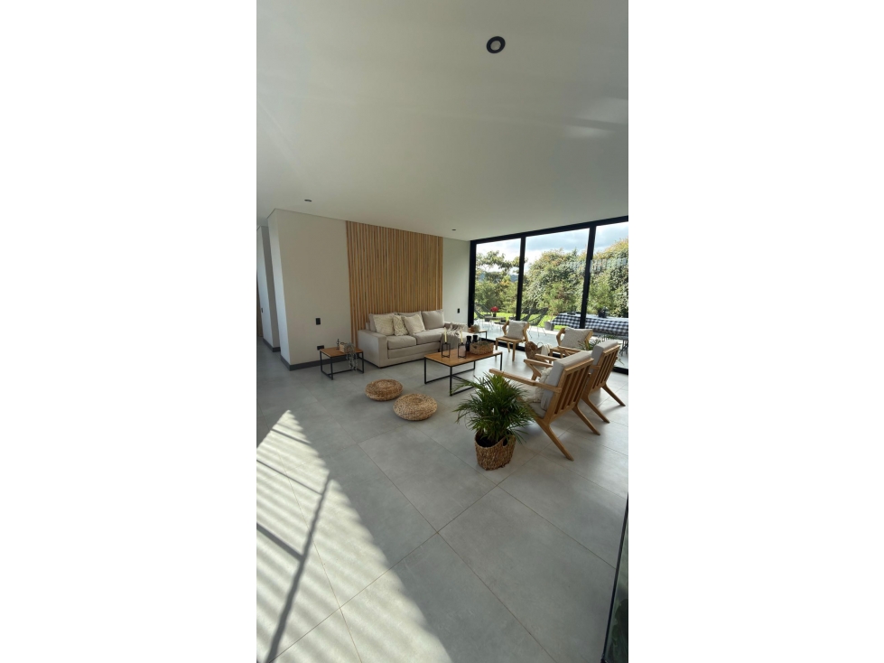 LINDA CASA EN LAS PALMAS EXCELENTE UBICACIÓN UNIDAD COMPLETA - 3