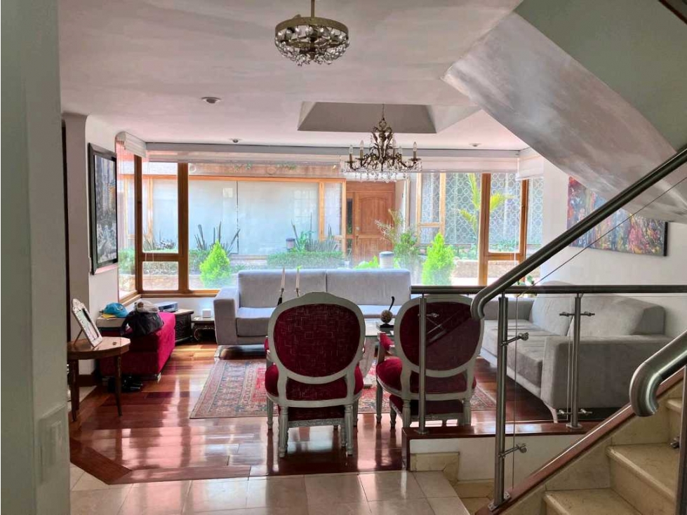 LINDA CASA REMODELADA EN VENTA EN ALTO DE PINOS DE 4 NIVELES — foto 2