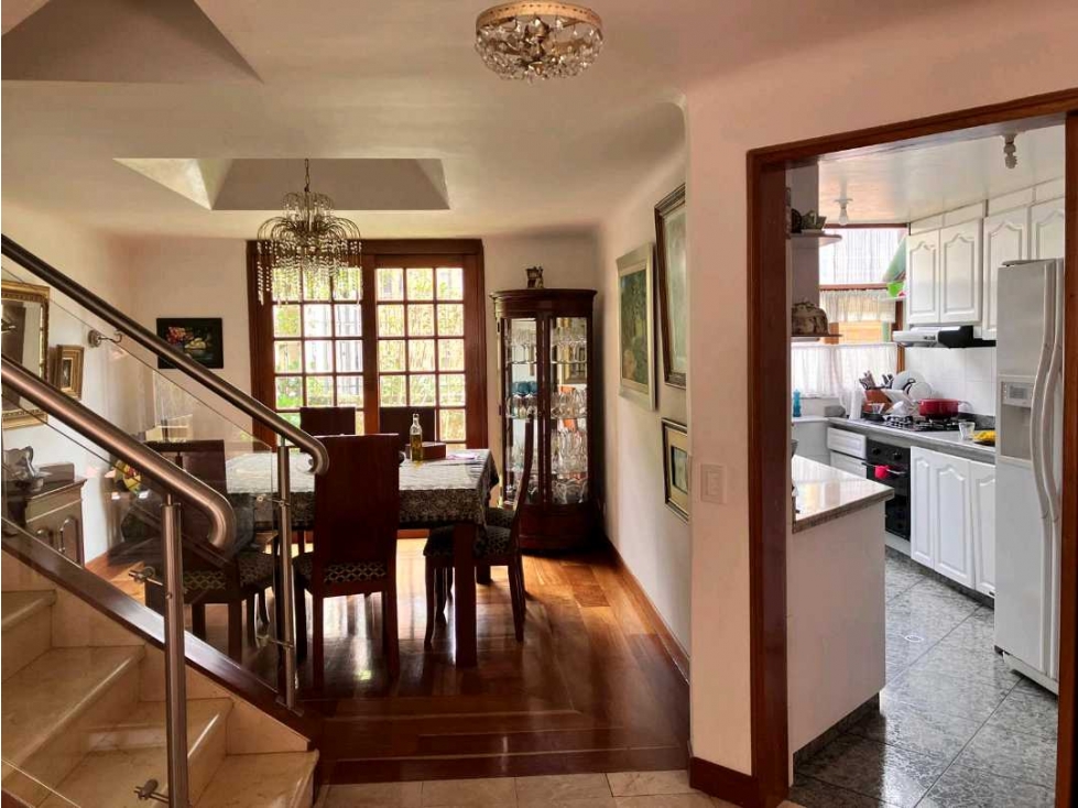 LINDA CASA REMODELADA EN VENTA EN ALTO DE PINOS DE 4 NIVELES — foto 4