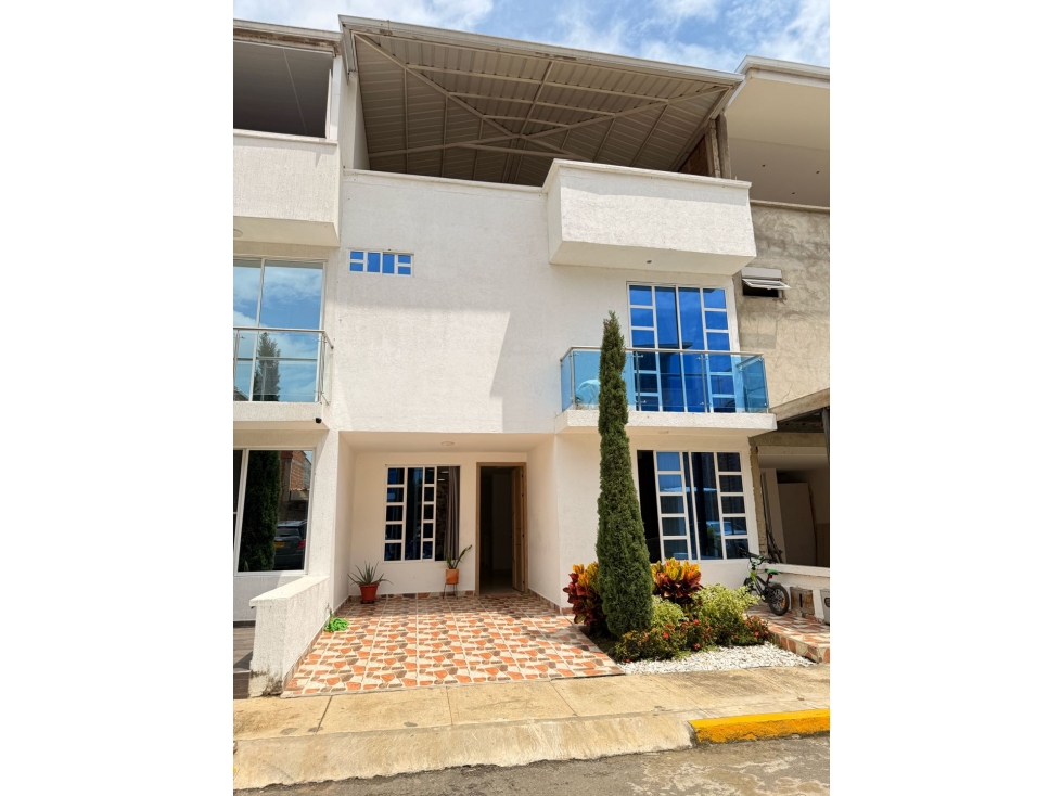 Linda casa en venta en condominio Mana en Jamundi