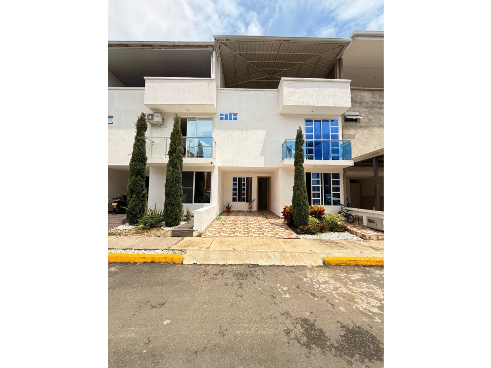 Linda casa en venta en condominio Mana en Jamundi — foto 2