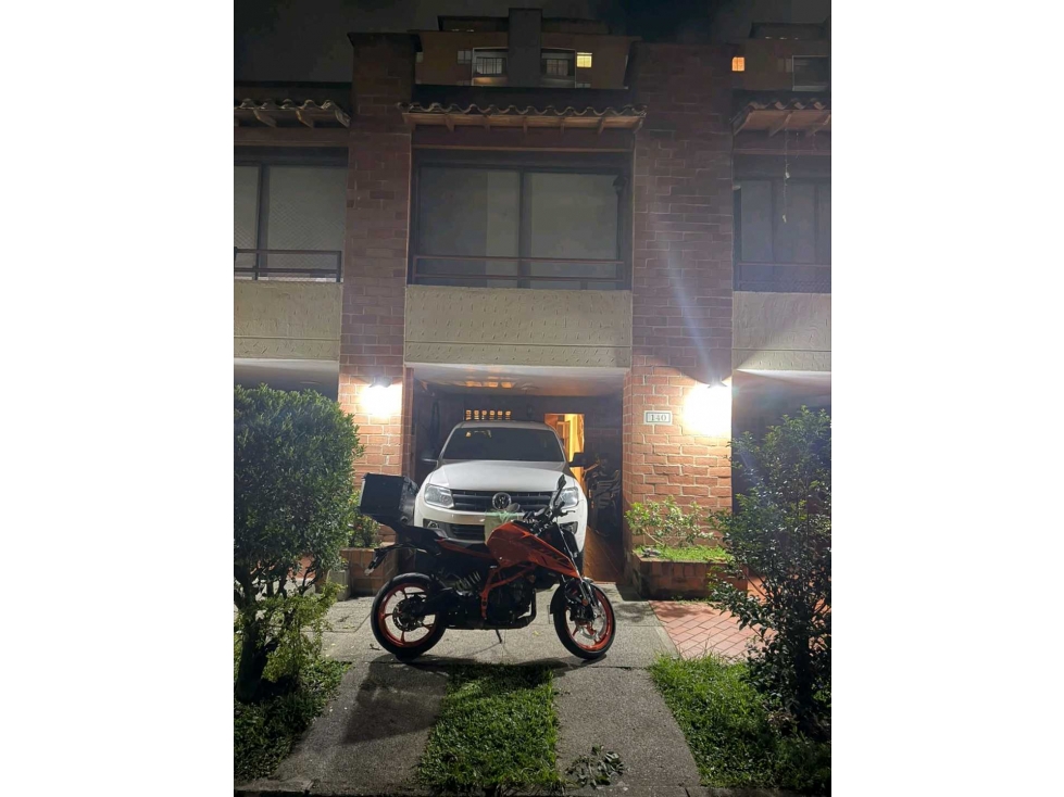 Linda casa en venta envigado camino verde zona plana con piscina — foto 3