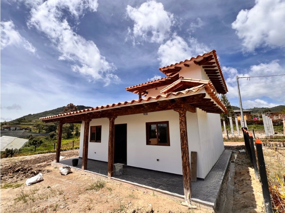 LINDA CASA FINCA CON ESCRITURAS EN PROINDIVISO EN VENTA EL CARMEN VIB.