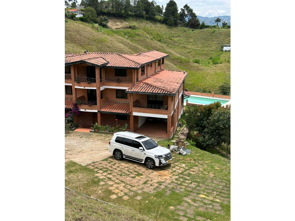LINDA CASA FINCA DE OPORTUNIDAD EN VENTA EN GUARNE ANT. - Oportunidad.