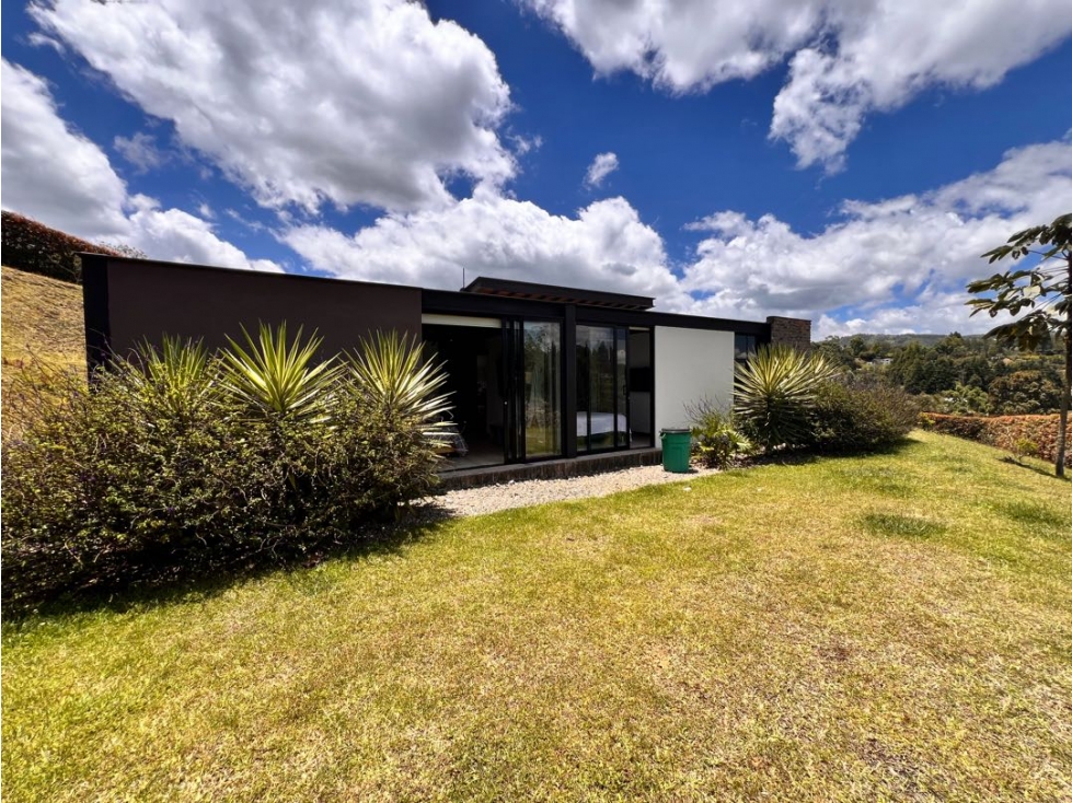 LINDA CASA FINCA EN PARCELACIÓN EN VENTA EN GUARNE ~ SECTOR AEROPUERTO