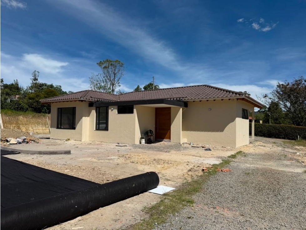 Linda casa finca en unidad cerrada sobre vía La Ceja San Antonio — foto 3