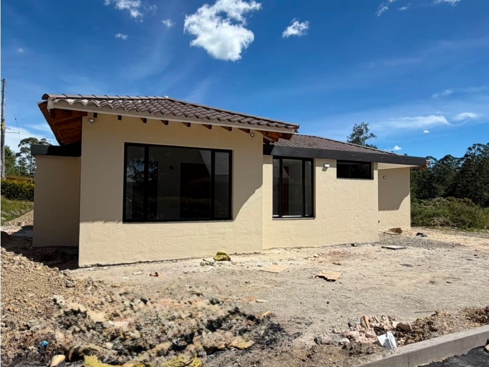Linda casa finca en unidad cerrada sobre vía La Ceja San Antonio — foto 5