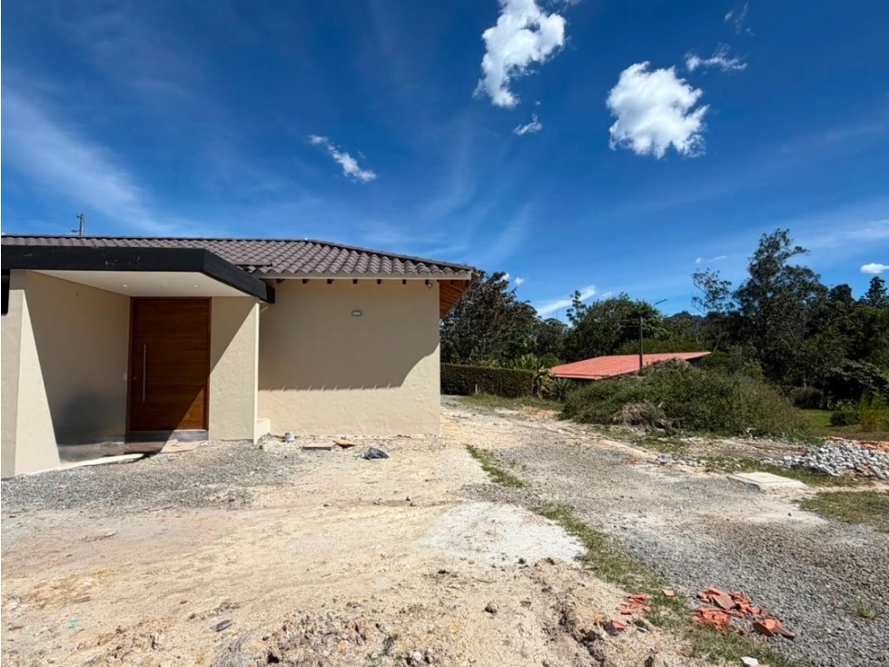 Linda casa finca en unidad cerrada sobre vía La Ceja San Antonio — foto 6