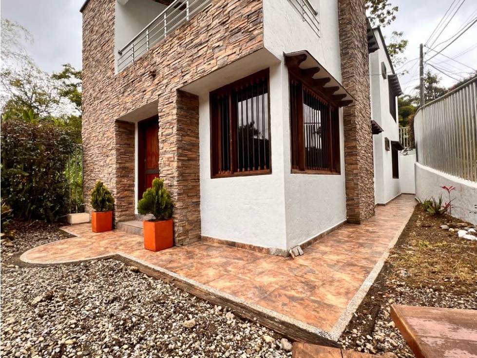 LINDA CASA FINCA EN VENTA - CARMEN DE VIBORAL ANTIOQUIA. Oportunidad.