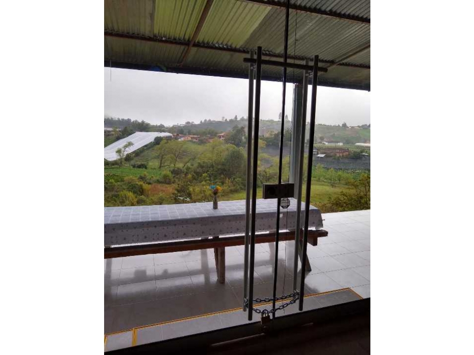 LINDA CASA FINCA EN VENTA EN EL CARMEN DE VÍBORAL Y BUENA TOPOGRAFÍA. — foto 2