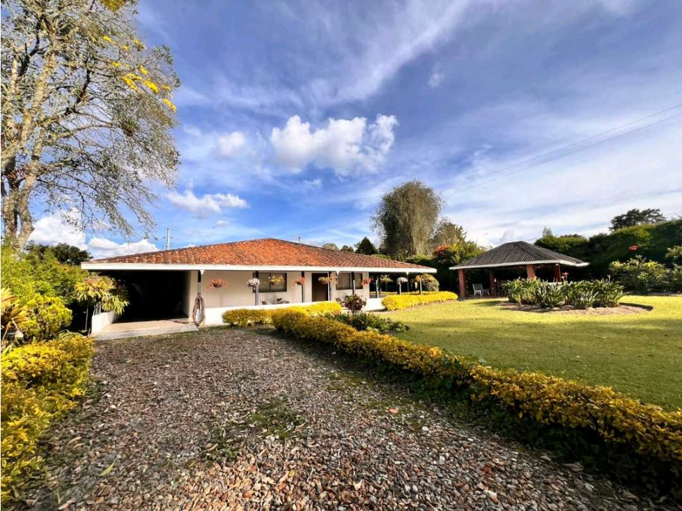 LINDA CASA FINCA EN VENTA EN LA VEREDA CABECERAS -LLANOGRANDE RIONEGRO