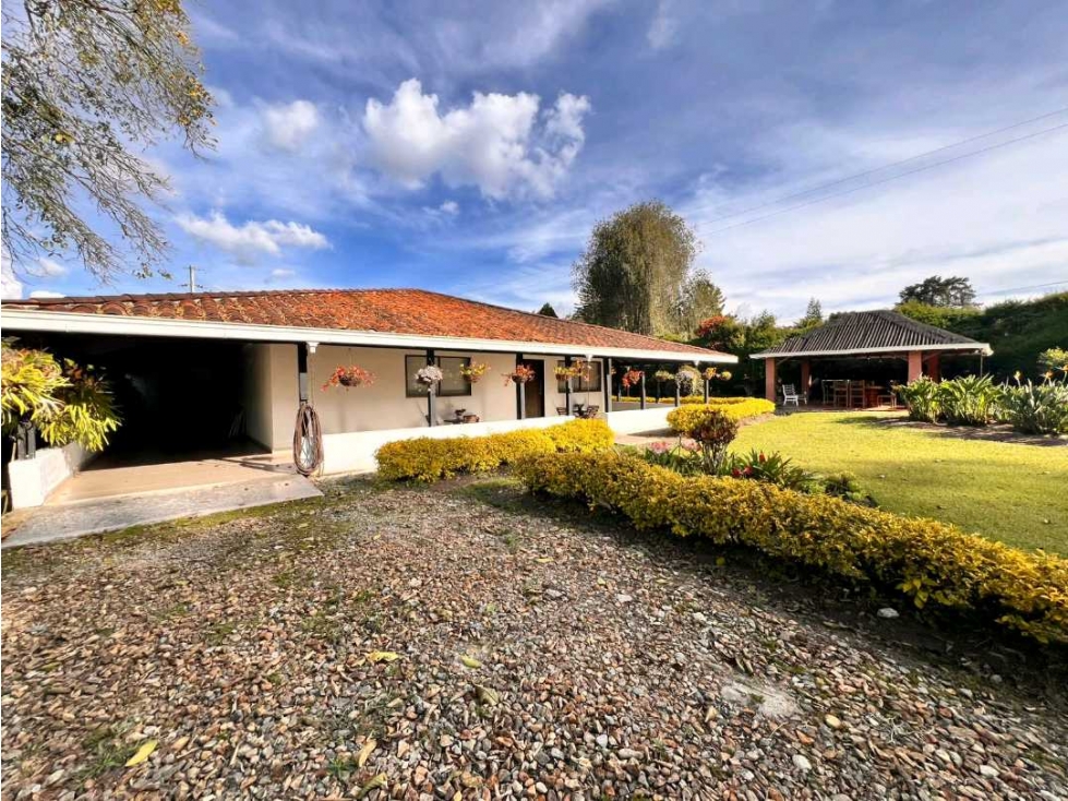 LINDA CASA FINCA EN VENTA EN LA VEREDA CABECERAS -LLANOGRANDE RIONEGRO — foto 2