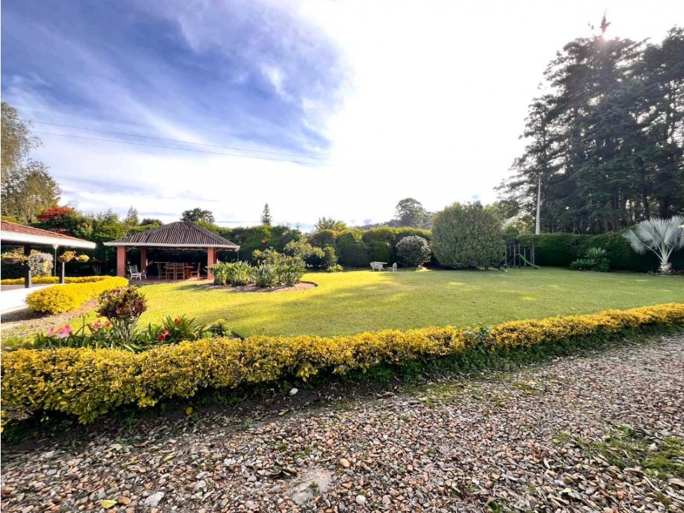 LINDA CASA FINCA EN VENTA EN LA VEREDA CABECERAS -LLANOGRANDE RIONEGRO — foto 3