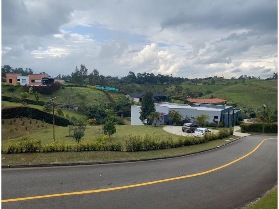 LINDA CASA FINCA EN VENTA EN PARCELACIÓN CERCA SAN ANTONIO DE PEREIRA.