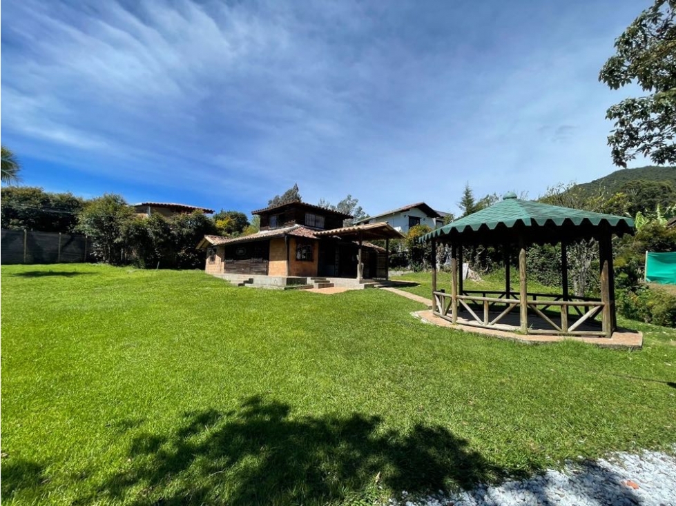 LINDA CASA FINCA TIPO CABAÑA EN VENTA CON EXCELENTE UBICACIÓN...