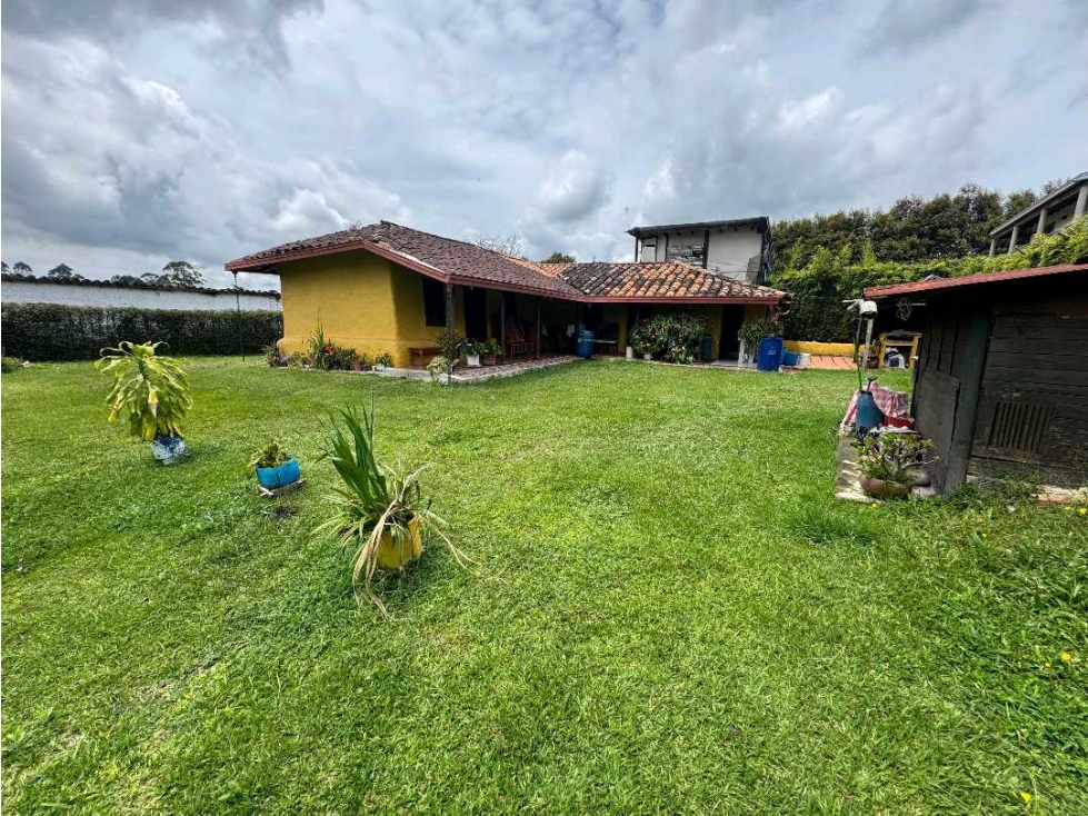 LINDA CASA FINCA TRADICIONAL... EN VENTA MUY CERCA AL CLUB LLANOGRANDE