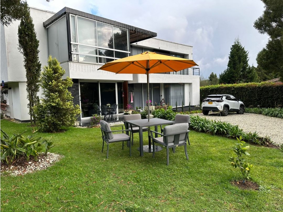 Linda casa moderna en Loma del Escobero Alto (*) — foto 2