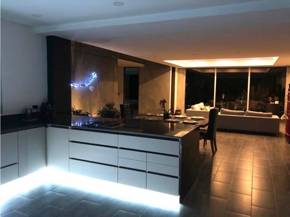 Linda casa moderna en Loma del Escobero Alto (*) — foto 2