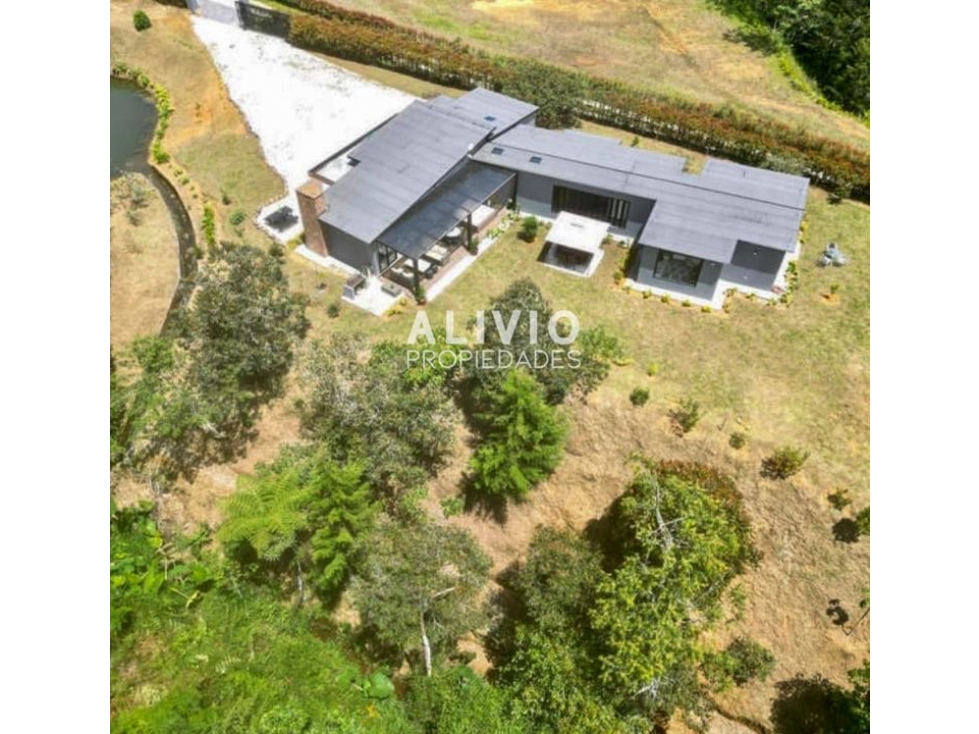 Linda Casa Moderna (Vía la Ceja-Llanogrande