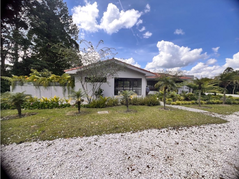 LINDA FINCA EN CONSTRUCCIÓN EN VENTA CON CABALLERIZAS Y POTREROS. — foto 2