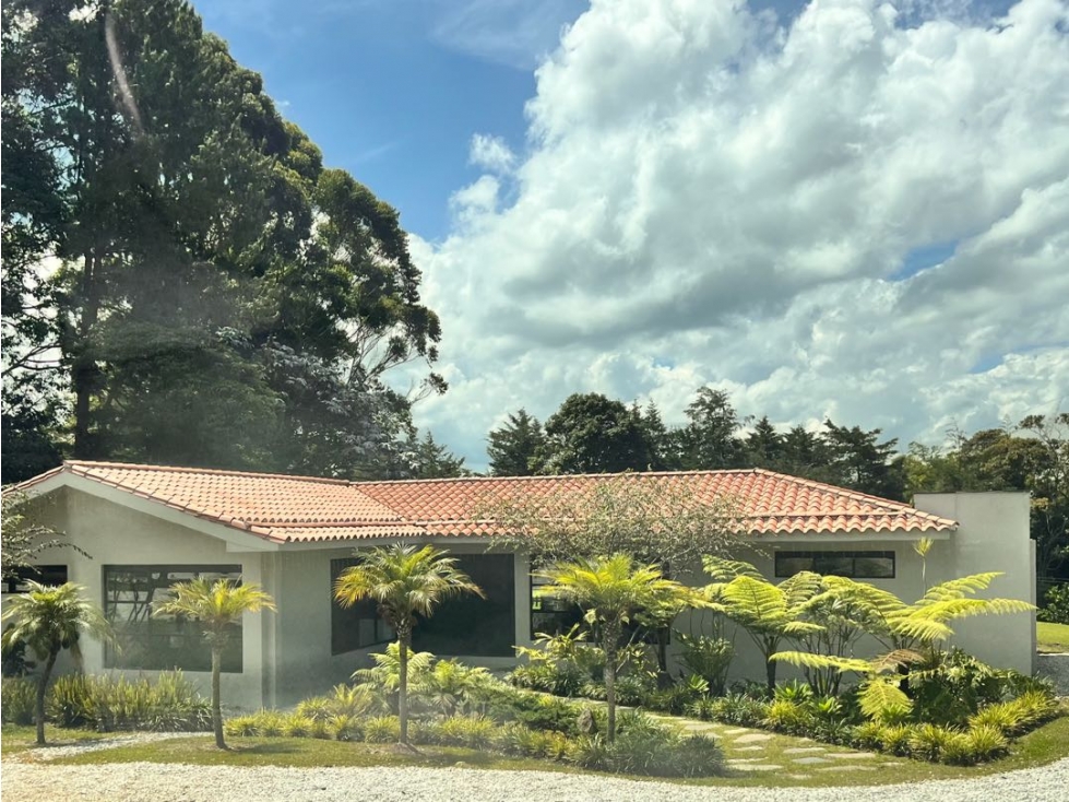 LINDA FINCA EN CONSTRUCCIÓN EN VENTA CON CABALLERIZAS Y POTREROS. — foto 3