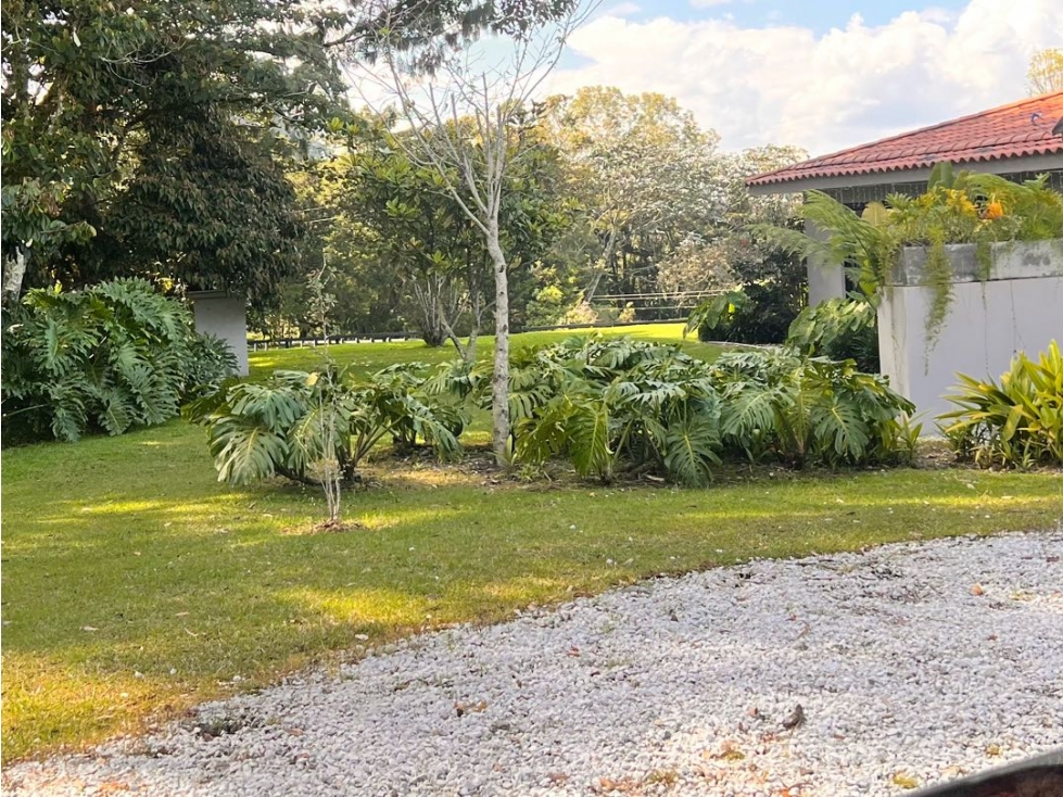 LINDA FINCA EN CONSTRUCCIÓN EN VENTA CON CABALLERIZAS Y POTREROS. — foto 4