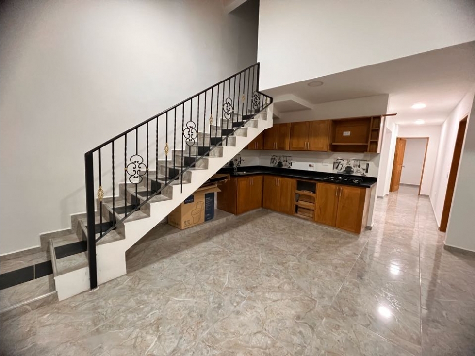 LINDO APARTAMENTO DE SEGUNDO PISO MÁS MANSARDA EN VENTA - CARMEN VIB.