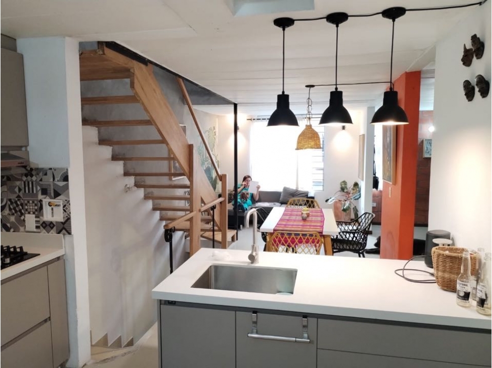APARTAMENTO DE SEGUNDO Y TERCER PISO MÁS MANSARDA EN VENTA - GANGA