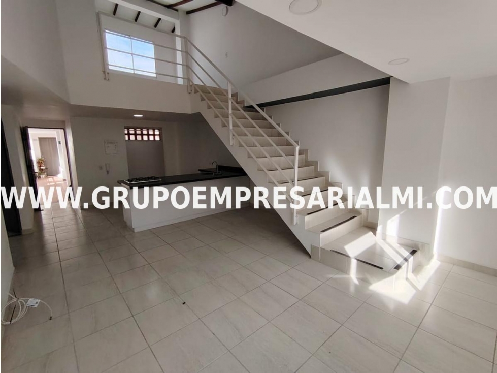 LINDO APARTAMENTO DÚPLEX EN ARRIENDO - SECTOR LORENA COD: 29177