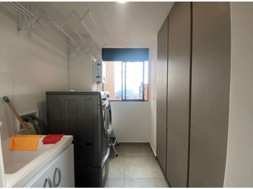 LINDO APARTAMENTO EN ENVIGADO SECTOR CUMBRES PISO ALTO — foto 4