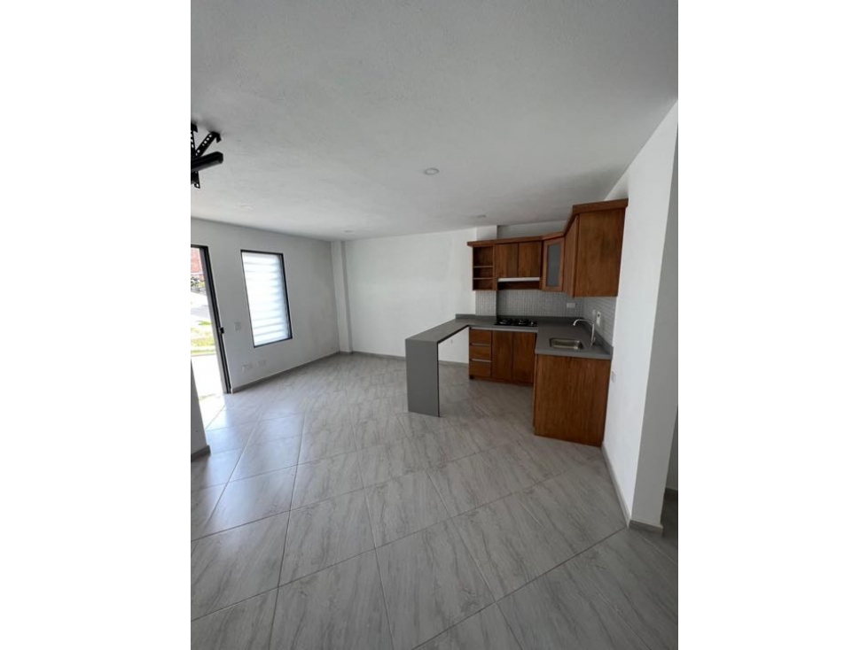 LINDO APARTAMENTO EN PRIMER CON GARAJE EN VENTA - EL CARMEN VÍBORAL.