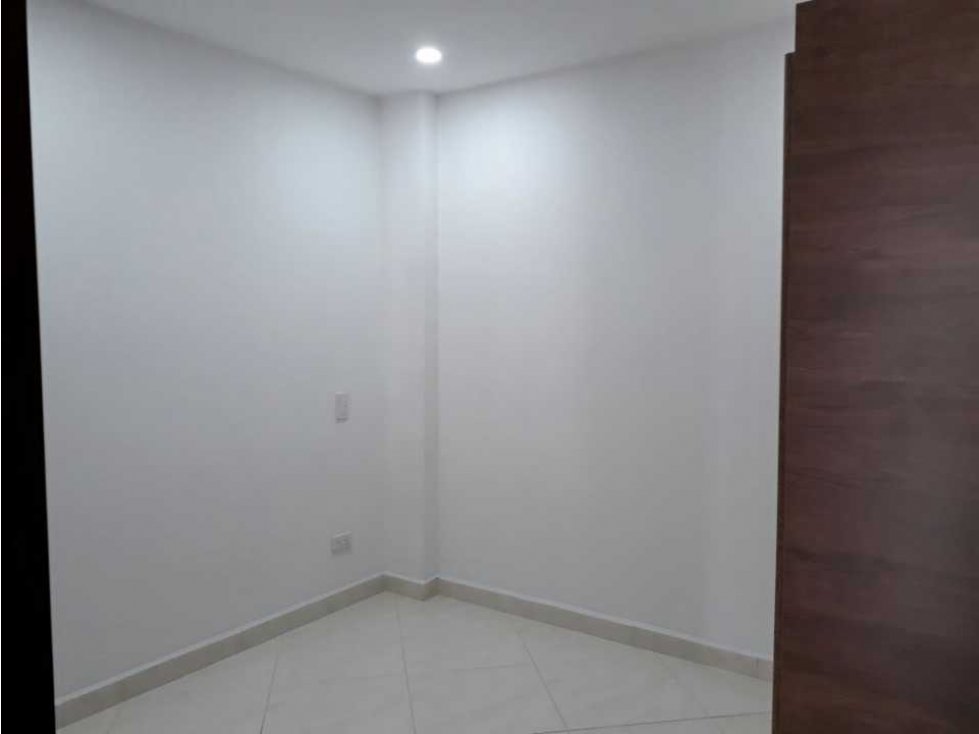 LINDO APARTAMENTO EN PRIMER PISO EN VENTA EN EL CARMEN DE VÍBORAL . — foto 3