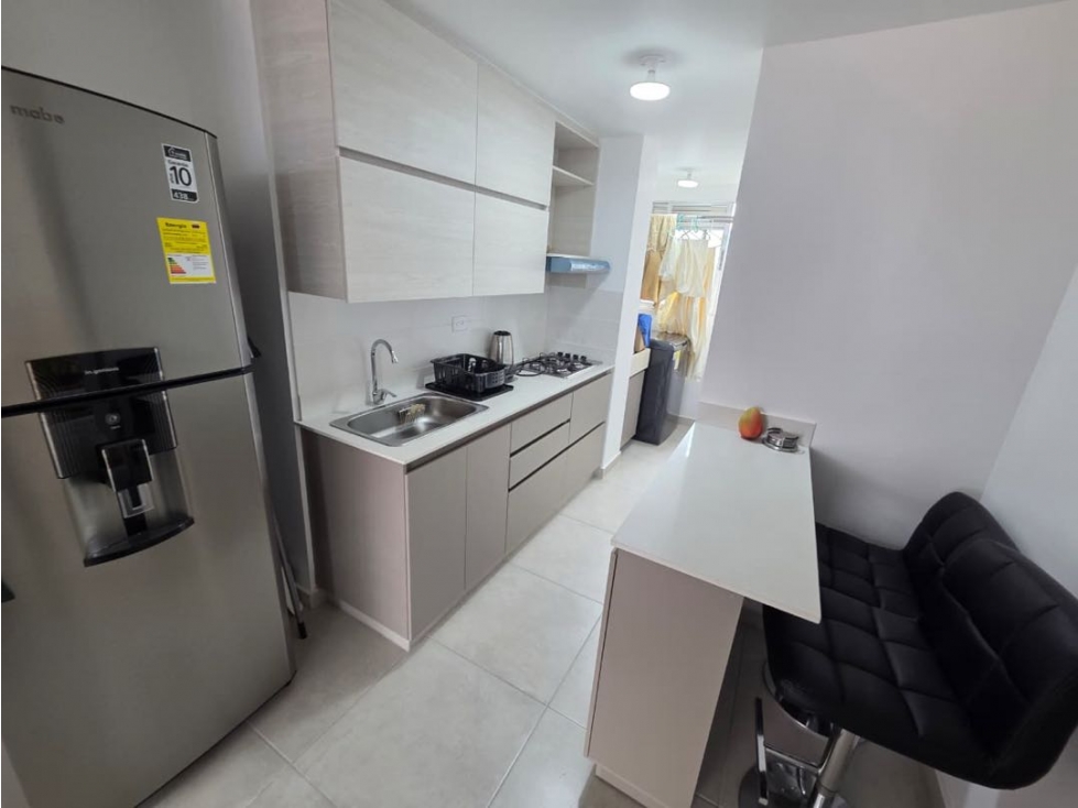 LINDO APARTAMENTO EN SABANETA LOMA AVES MARIAS PISO ALTO HERMOSA VISTA
