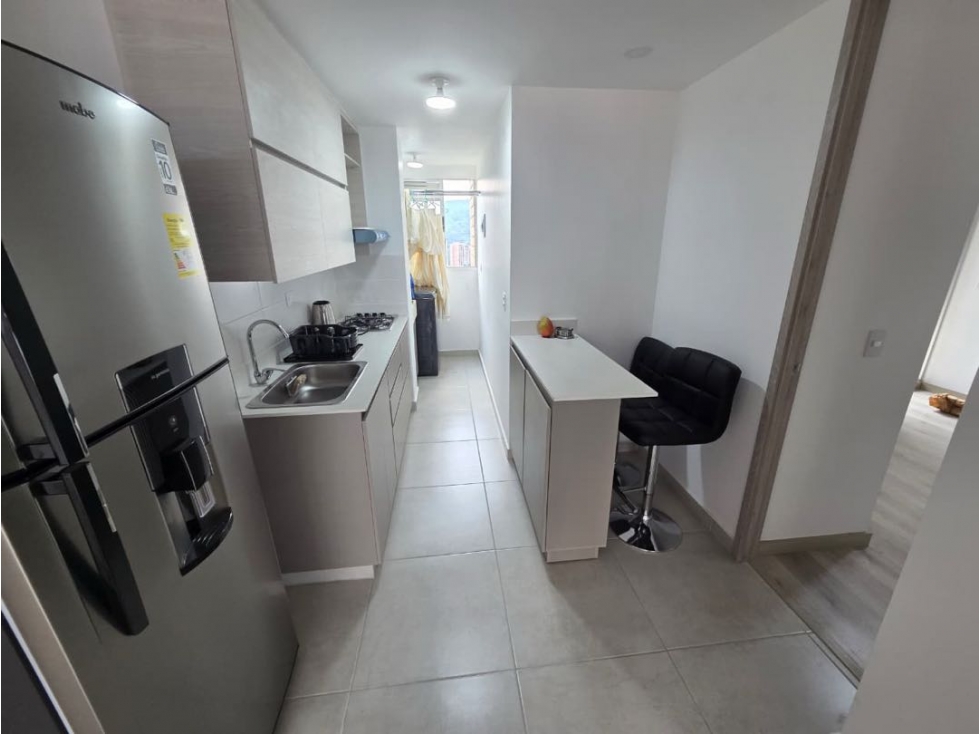 LINDO APARTAMENTO EN SABANETA LOMA AVES MARIAS PISO ALTO HERMOSA VISTA — foto 2